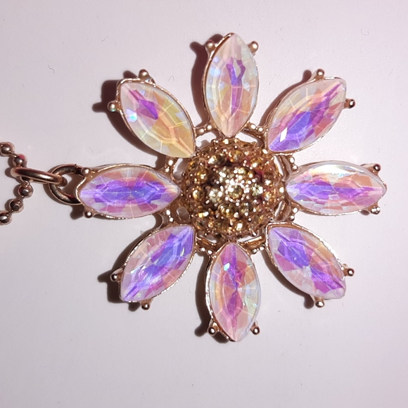 BETSEY JOHNSON BEE & FLOWER EARRING AND NECKLACE SET - Picture 8 of 9